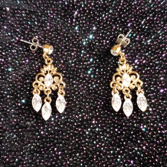 Earrings NWOT - Picture 1 of 3